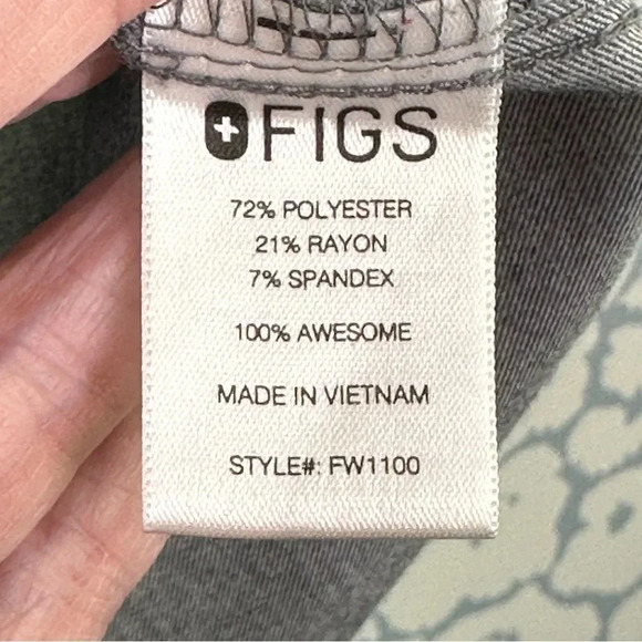 FIGS Gray Technical Collection Scrub Top Size Small - Picture 6 of 6